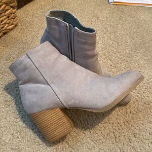 Charlotte Russe Women’s Size 8 Gray Suede Heeled Booties